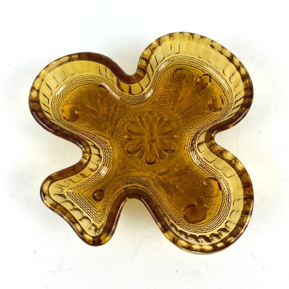 2 VTG Depression Sandwich Glass Trinket dishes Clover Victorian lacy glass Amber - Picture 3 of 5